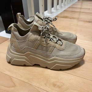 Beige chunky tennis shoes - Size 38 EUR / 7.5 US